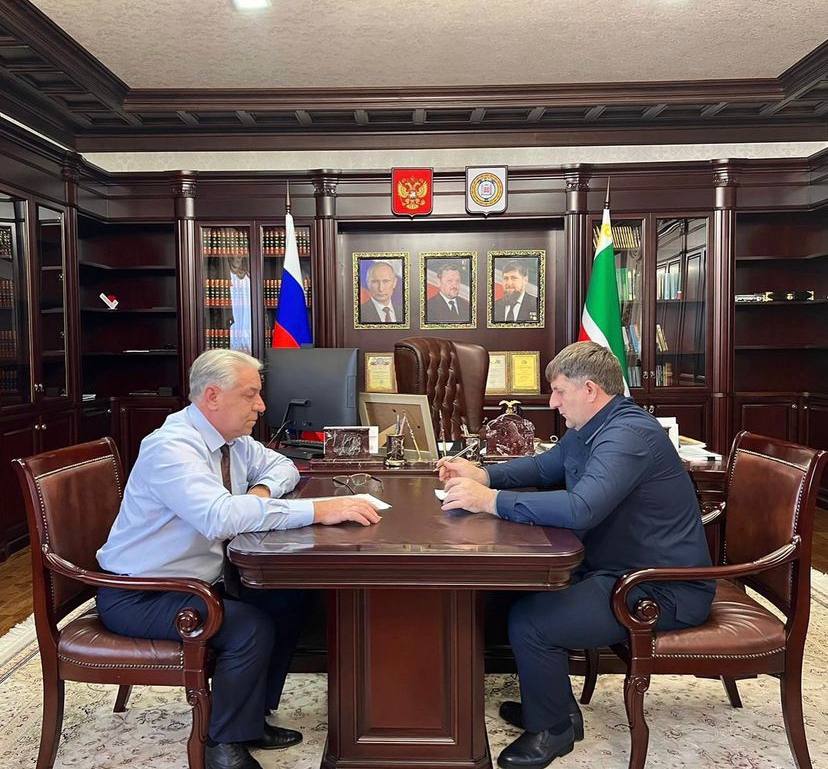 Хамзат Магамадов провел рабочую встречу с гендиректором ООО &quot;Оникс&quot; Дадакаевым Сайд-Хасаном.