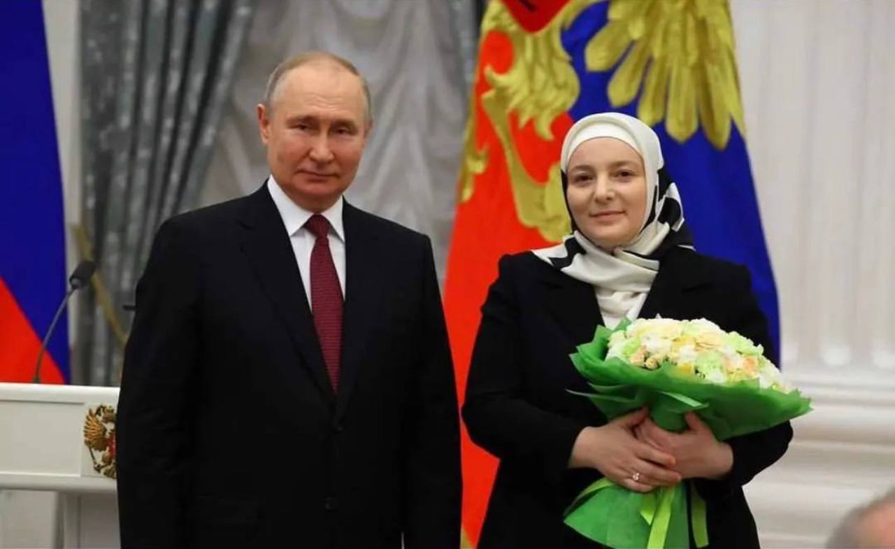 О награждении медалью ордена «Мать-героиня» супругу Главы ЧР..