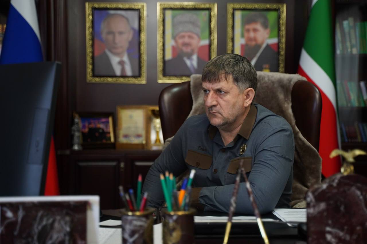 Хамзат Магамадов принял участие на селекторном совещании глав муниципальных районов и мэров городов, которое проходило в формате ВКС под председательством Министра строительства и жилищно-коммунального хозяйства ЧР Муслима Зайпуллаева..